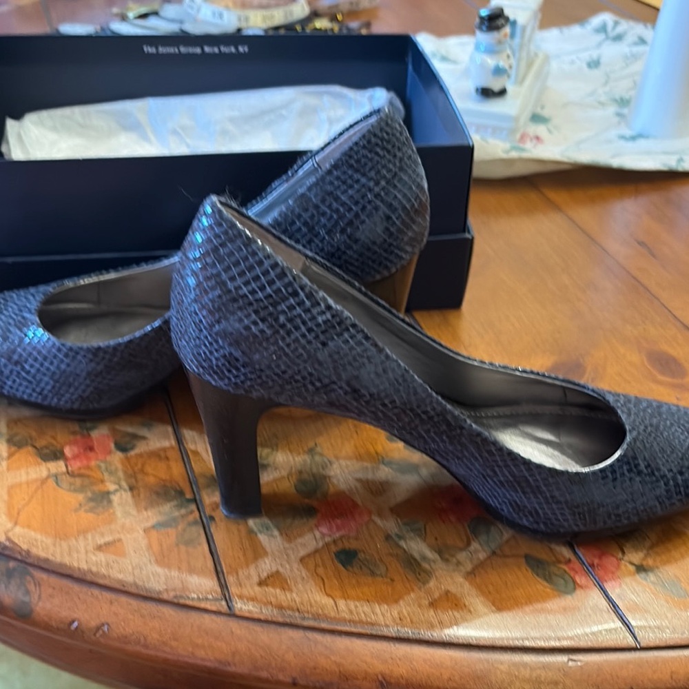 Elegant Black Snakeskin Women's Heels